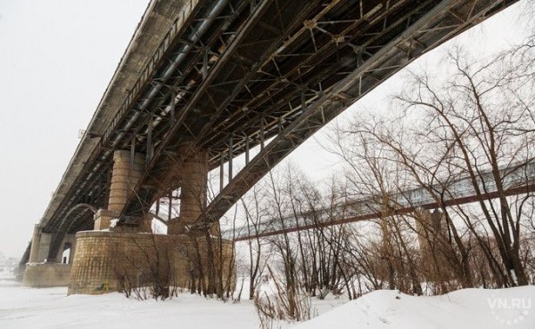Перекрывать движение по Октябрьскому мосту отказались власти Новосибирска