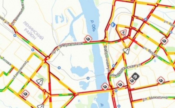 Стояк в Новосибирске: 10-балльные пробки вновь сковали город