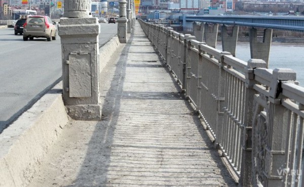 Октябрьский мост капитально отремонтируют за 28,5 млн рублей