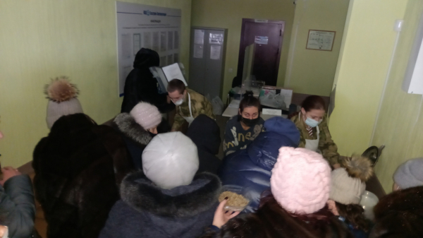 В очередь за солдатской кашей встали жители &laquo;Чистой Слободы&raquo; 