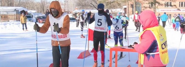 Наука на лыжах: академики-спортсмены встретились в новосибирском лесу Наука на лыжах: академики-спортсмены встретились в новосибирском лесу