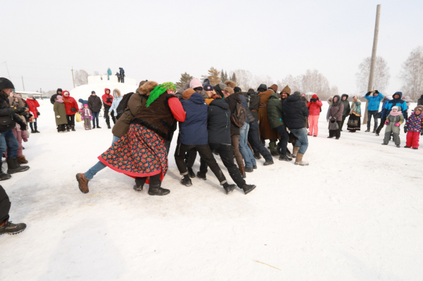 Масленица в Зашиверской церкви: игрища на фоне истории Масленица в Зашиверской церкви: игрища на фоне истории