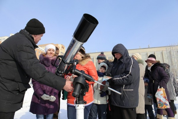 Афиша выходных: Театральная ночь, гляделки в&nbsp;телескоп и&nbsp;мульты в&nbsp;цифре