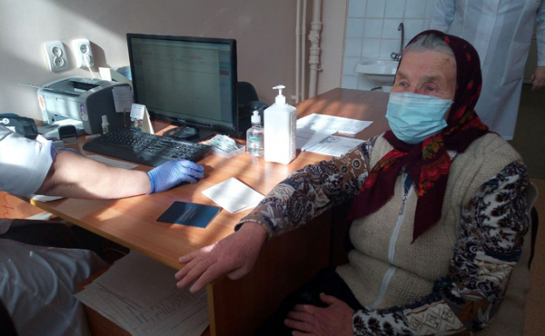 Министр Мурашко проверил ход вакцинации от COVID-19 в Новосибирске 