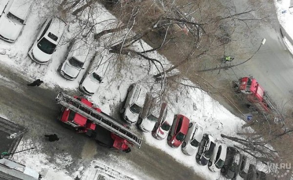 В Новосибирске подростка с балкона спас сосед, мать — пожарные В Новосибирске подростка с балкона спас сосед, мать — пожарные