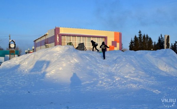 Снегоотвал устроили на центральной площади Кочек