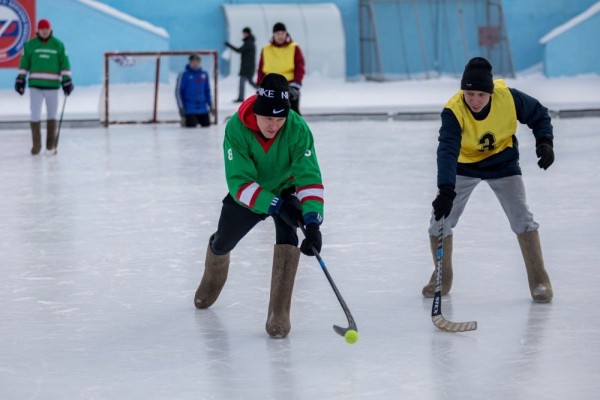 Команды силовых ведомств и СМИ выявили победителя на турнире по хоккею на валенках