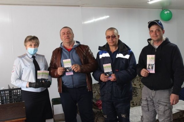 В Международный день таксиста сотрудники Госавтоинспекции напомнили о безопасности поездок