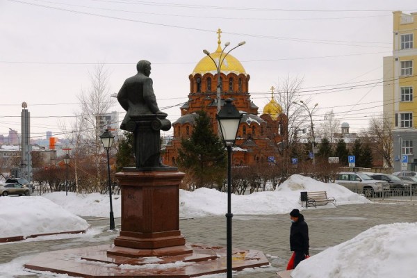 «Свердлов никогда не бывал в Новосибирске»: Евгений Цыбизов ответил коммунистам, выступившим против переименования одноименной площади «Свердлов никогда не бывал в Новосибирске»: Евгений Цыбизов ответил коммунистам, выступившим против переименования одноименной площади