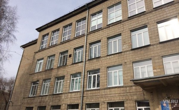 В Новосибирске школьников вывели из гимназии №14 на безопасное расстояние