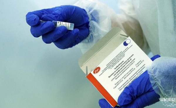 Губернатор Травников поставит новосибирскую вакцину &laquo;Вектора&raquo;