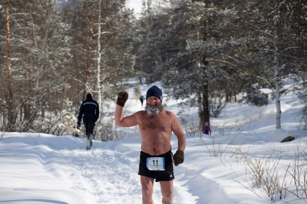 Десятки новосибирцев пробежали в&nbsp;морозную Масленицу по&nbsp;Алтаю