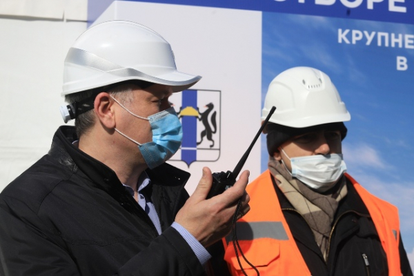 Губернатор дал старт работам по надвижке пролета четвертого моста в Новосибирске  