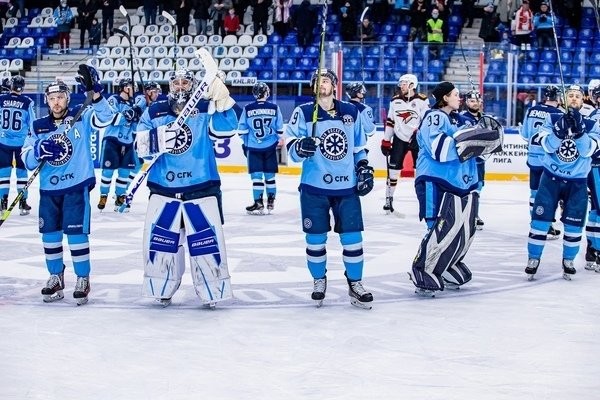 «Как серфингист, мы в прошлом году поймали волну, а в этом теряли равновесие». «Как серфингист, мы в прошлом году поймали волну, а в этом теряли равновесие».