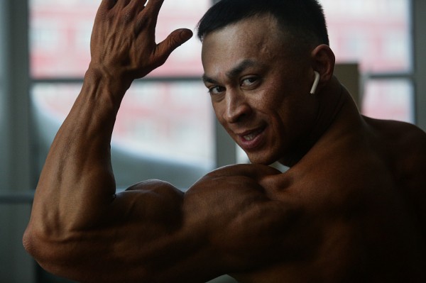 Горы мышц и&nbsp;сияющие стразы: в&nbsp;Новосибирске прошёл кубок по&nbsp;бодибилдингу