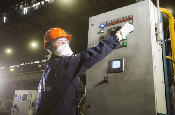 Работникам Новосибирского завода группы ЭПМ в 2021 году повысили зарплату