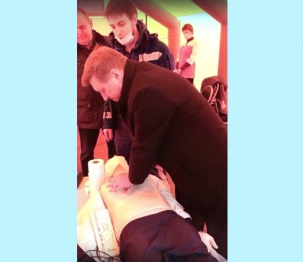 Новосибирский мэр потренировался на резиновой женщине