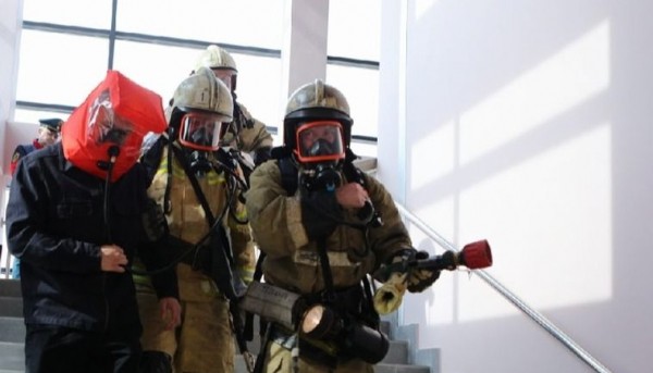 В Новосибирске прошло пожарно-тактическое учение на объекте с массовым пребыванием людей