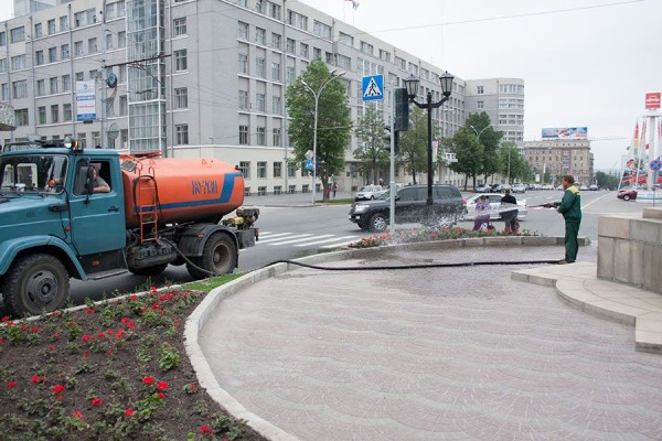 Улицы Новосибирска будут отмывать от пыли шампунем Улицы Новосибирска будут отмывать от пыли шампунем