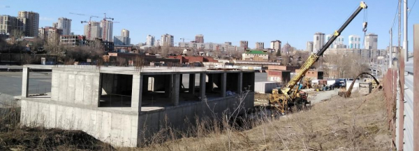 Апарт-отель начали строить напротив ТРЦ «Аура» в Новосибирске Апарт-отель начали строить напротив ТРЦ «Аура» в Новосибирске