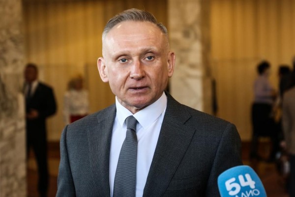 &laquo;Люди с себя грязь смыть не могут&raquo;: депутаты Заксобрания раскритиковали мэрию Новосибирска за уборку и убитые дороги