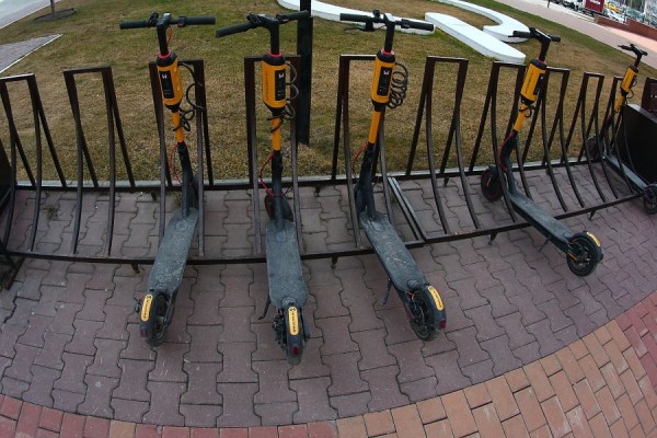 Новосибирские власти призовут к порядку владельцев сервисов кикшеринга