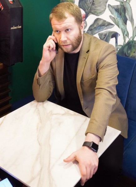 Основатель сети PRIMETIME COFFEE Антон Горестов вышел из состава акционеров &laquo;Дяди Дёнера&raquo; ~ Континент Сибирь Online