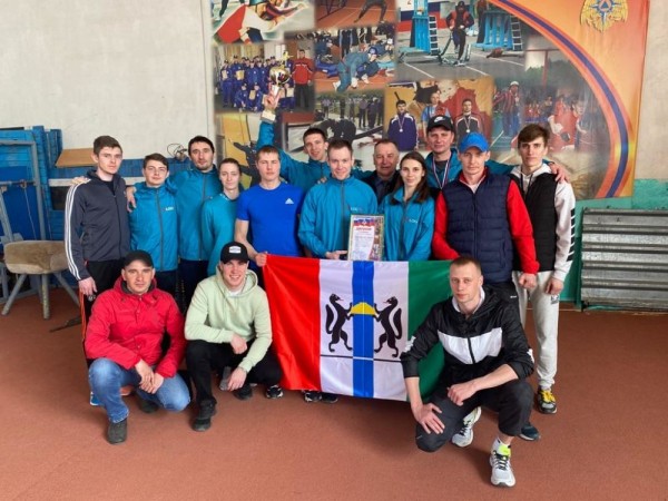 Сотрудники МЧС России из Новосибирской области завоевали серебро на Всероссийских соревнованиях по пожарно-спасательному спорту