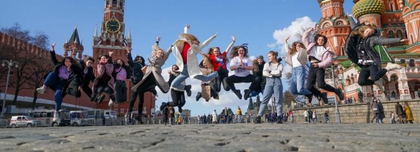 Сибирячки с&nbsp;розовыми хвостами станцевали с&nbsp;Хабибом и&nbsp;Стасом Костюшкиным