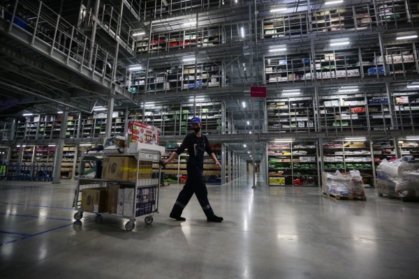 Хаос и&nbsp;решётки: как выглядит огромный логистический центр Ozon под Новосибирском