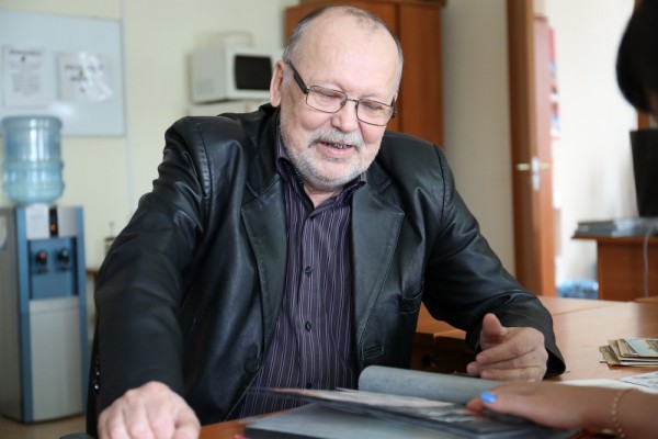 «Есть марки с запахом, с песком и на золоте» — интервью с филателистом «Есть марки с запахом, с песком и на золоте» — интервью с филателистом