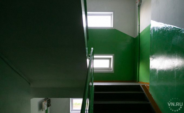 Пять миллионов рублей отобрали в подъезде хрущевки у новосибирца Пять миллионов рублей отобрали в подъезде хрущевки у новосибирца