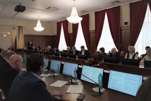 Год с дня смерти журналиста на трамвайной остановке: мэрия не может решить проблему с платформами Год с дня смерти журналиста на трамвайной остановке: мэрия не может решить проблему с платформами