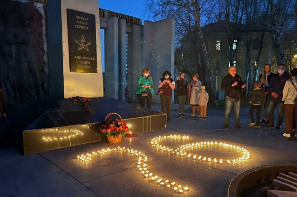 Тысячи свечей зажгли новосибирцы в&nbsp;память о&nbsp;погибших на&nbsp;войне