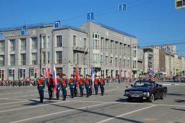Как прошёл парад Победы на&nbsp;площади Ленина: 50&nbsp;настроенческих кадров