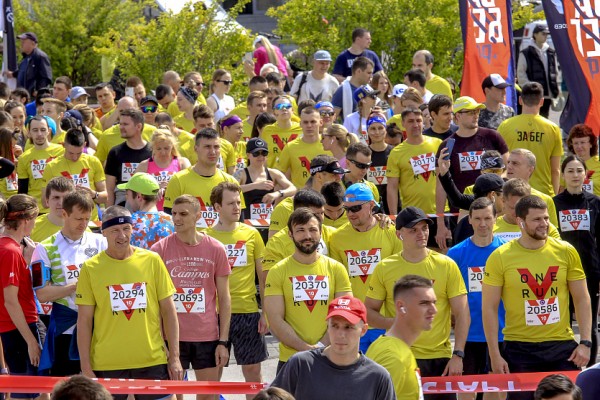 Красота среди бегущих: 2500 новосибирцев вышли на&nbsp;старт масштабной гонки