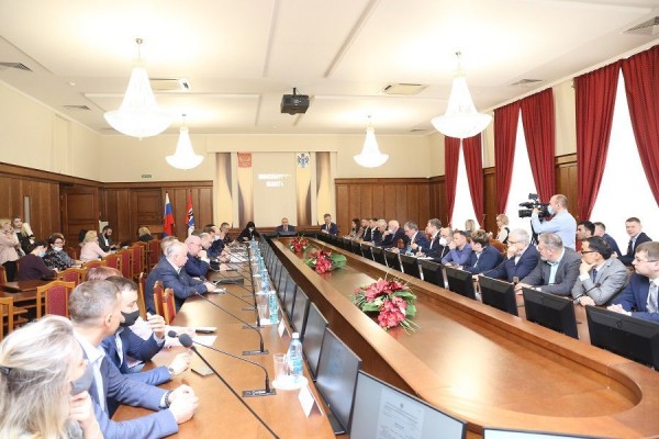 В Заксобрании выдвинули условия финансирования дорожной отрасли города