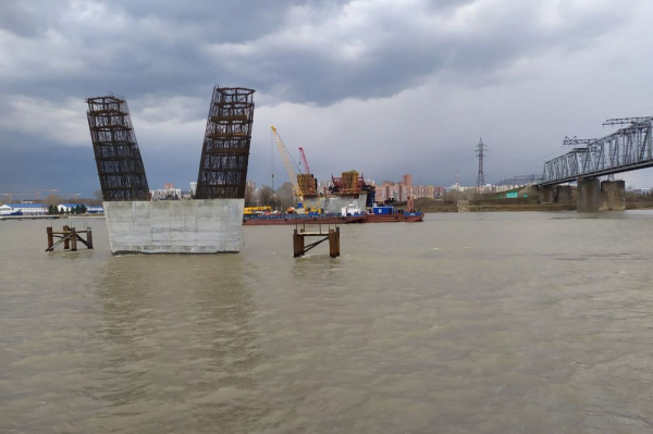 Мощные бетонные основания для опор четвёртого моста построили в&nbsp;русле Оби