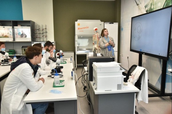 В новосибирском центре детского развития &laquo;Альтаир&raquo; появилось профессиональное научное оборудование