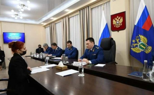 Личный прием граждан провел в Новосибирске генпрокурор Игорь Краснов