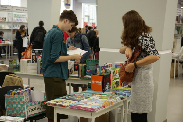 Афиша выходных: фестиваль тюльпанов, майская велопрогулка и&nbsp;фаер-шоу