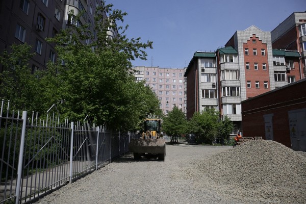 Ремонт за&nbsp;4,7 млн рублей избавит от&nbsp;луж двор на&nbsp;улице Толстого