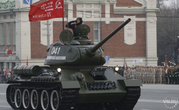 Генеральная репетиция парада Победы-2021 прошла в Новосибирске Генеральная репетиция парада Победы-2021 прошла в Новосибирске