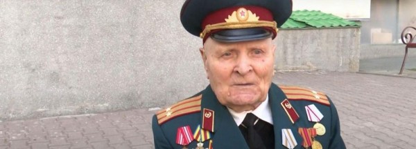 92-летний ветеран пустился в&nbsp;пляс под майский вальс в&nbsp;Новосибирске
