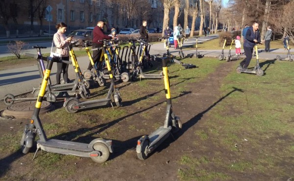 Новосибирские единороссы попросили премьера Мишустина призвать к порядку любителей электросамокатов Новосибирские единороссы попросили премьера Мишустина призвать к порядку любителей электросамокатов