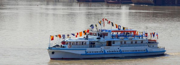 Для детей из трудовых лагерей устроили прогулку по Оби на теплоходе Для детей из трудовых лагерей устроили прогулку по Оби на теплоходе