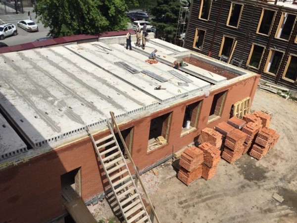 В тихом центре Новосибирска строят без разрешения В тихом центре Новосибирска строят без разрешения