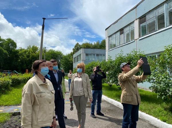 &laquo;Разберитесь и доложите&raquo;: губернатор Кузбасса потребовал сегодня же решить вопрос с жалобой на школу и угрозами