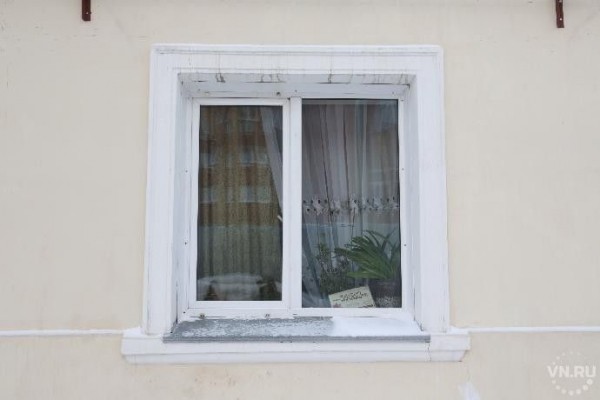 Золовка запретила новосибирцу выбрасывать жену с 8 этажа