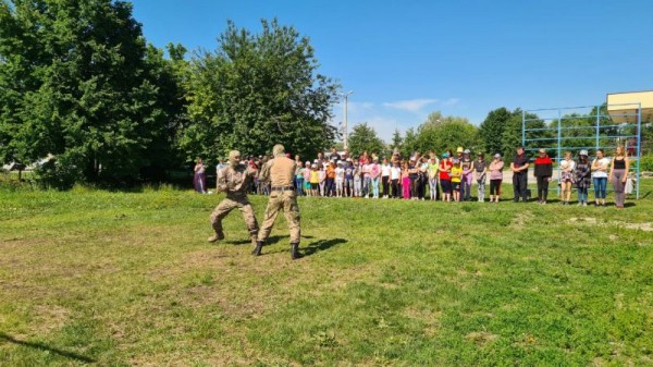 Сотрудники новосибирского Управления наркоконтроля приняли участие в профилактическом мероприятии в Колыванском районе Сотрудники новосибирского Управления наркоконтроля приняли участие в профилактическом мероприятии в Колыванском районе